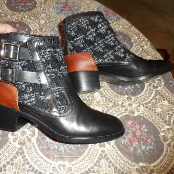 Chanel Black Tweed/Leather Moto Ankle Boots w/Buckles-LOGO Detail Size 38.5M - Picture 2 of 16